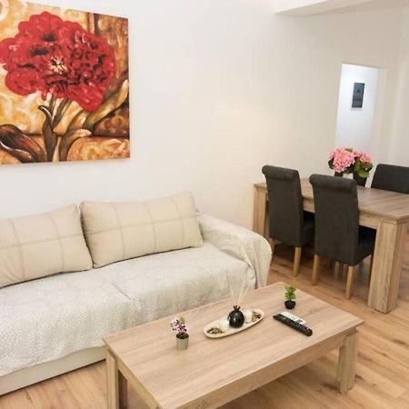 Renovated Spacious Flat 7Min To Subway Station- Athens Exterior photo